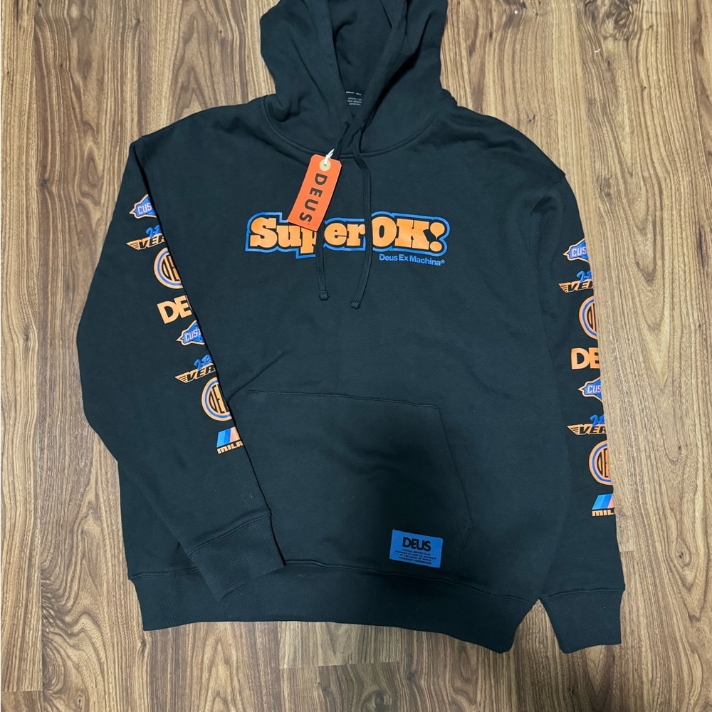 Brand new authentic Men’s size medium DEUS Ex Machina pullover hoodie in black